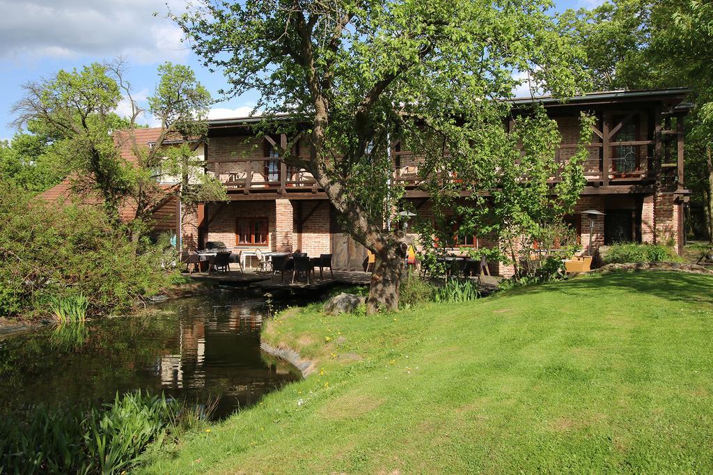 Areal Botanika Hotel Unhošť Екстериор снимка