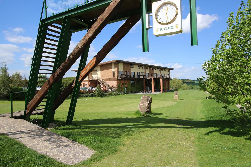 Areal Botanika Hotel Unhošť Екстериор снимка