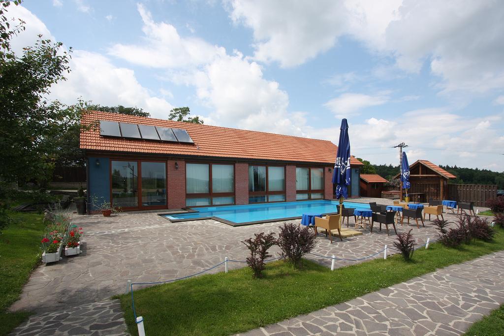 Areal Botanika Hotel Unhošť Екстериор снимка