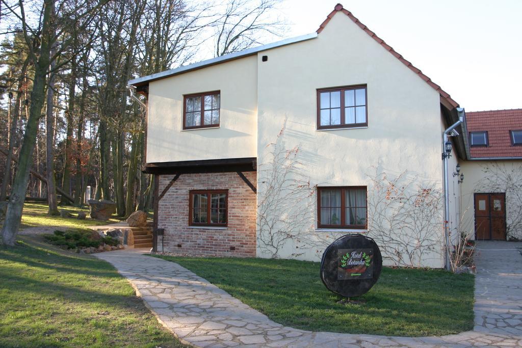 Areal Botanika Hotel Unhošť Екстериор снимка