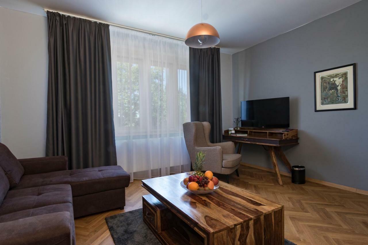 Areal Botanika Hotel Unhošť Екстериор снимка