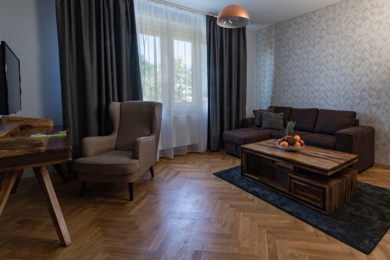 Areal Botanika Hotel Unhošť Екстериор снимка