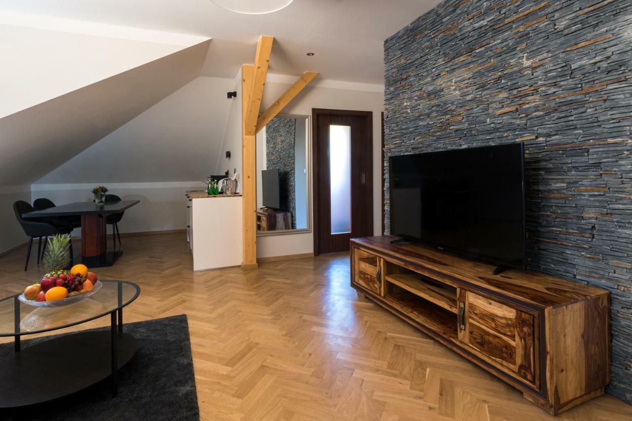 Areal Botanika Hotel Unhošť Екстериор снимка